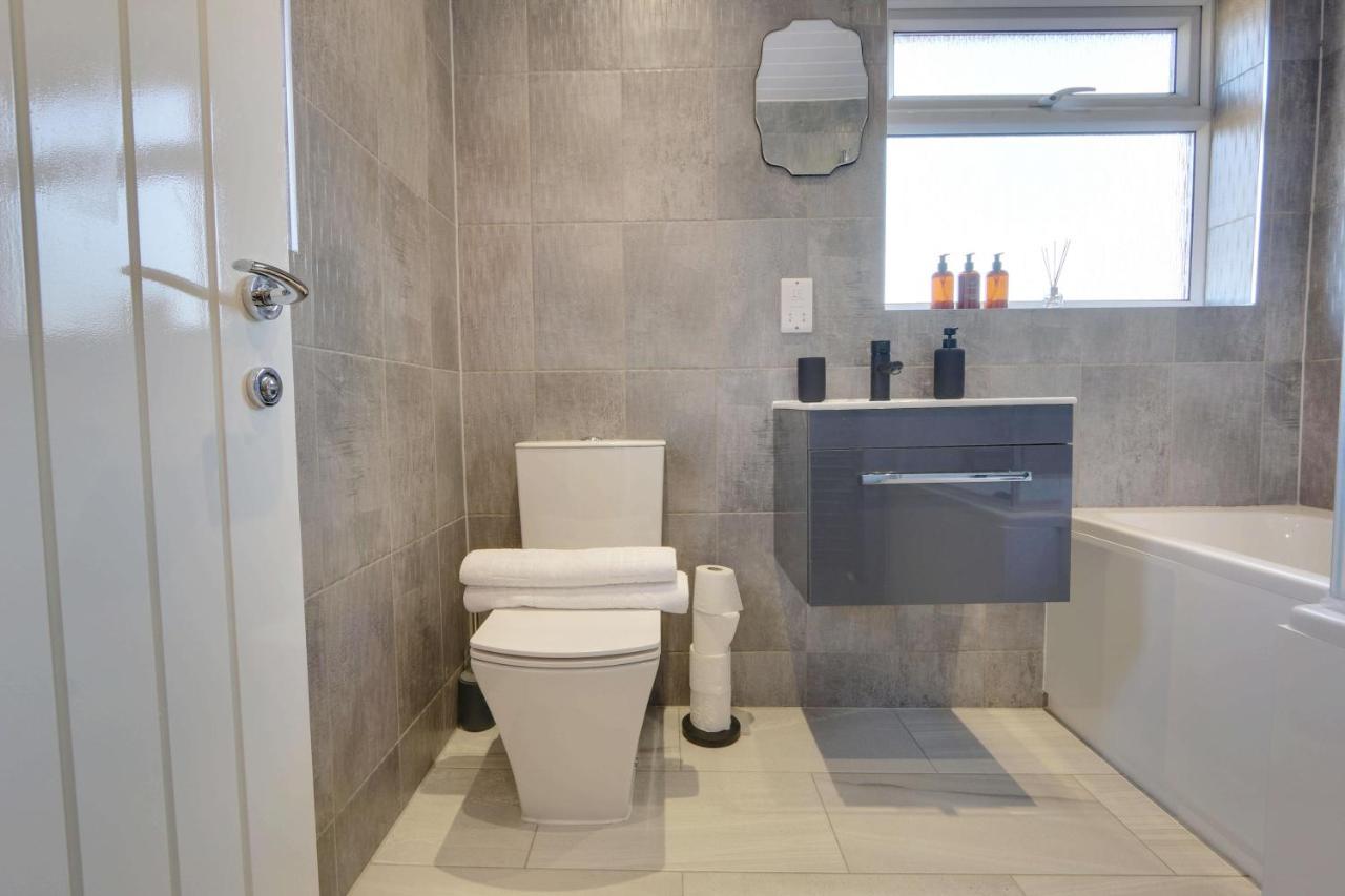 שפילד #Upmarket, Exceptional 4 Bed House, With Free Parking, Close To Amenities And Supermarkets מראה חיצוני תמונה